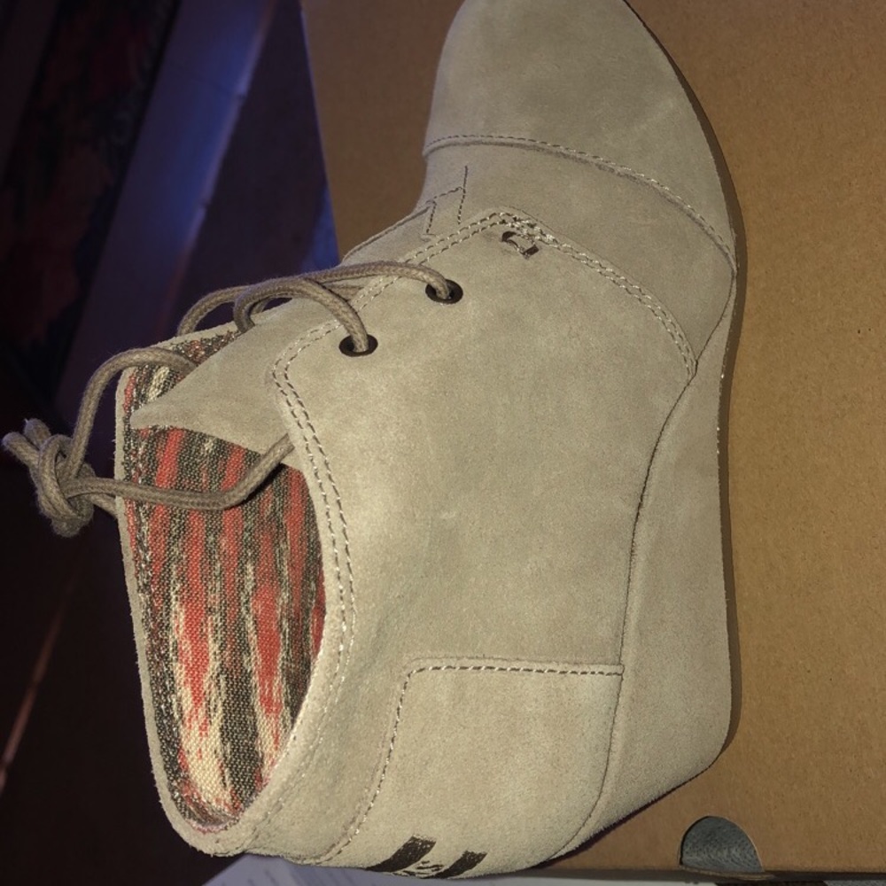 ❌Sold❌Toms Taupe suede wedge booties brand new